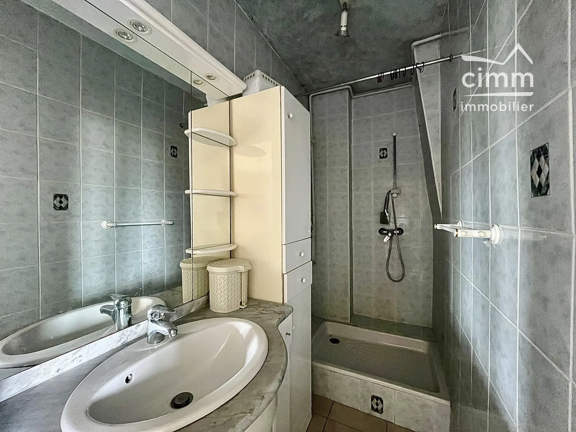 T2 lumineux de 45m² à Fontaine avec parking et cave, investissement ou résidence principale 