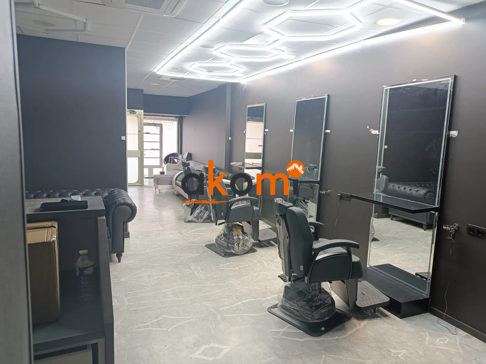 Salon de coiffure et institut de beauté à Mulhouse, emplacement premium, moderne et prêt à l'emploi 