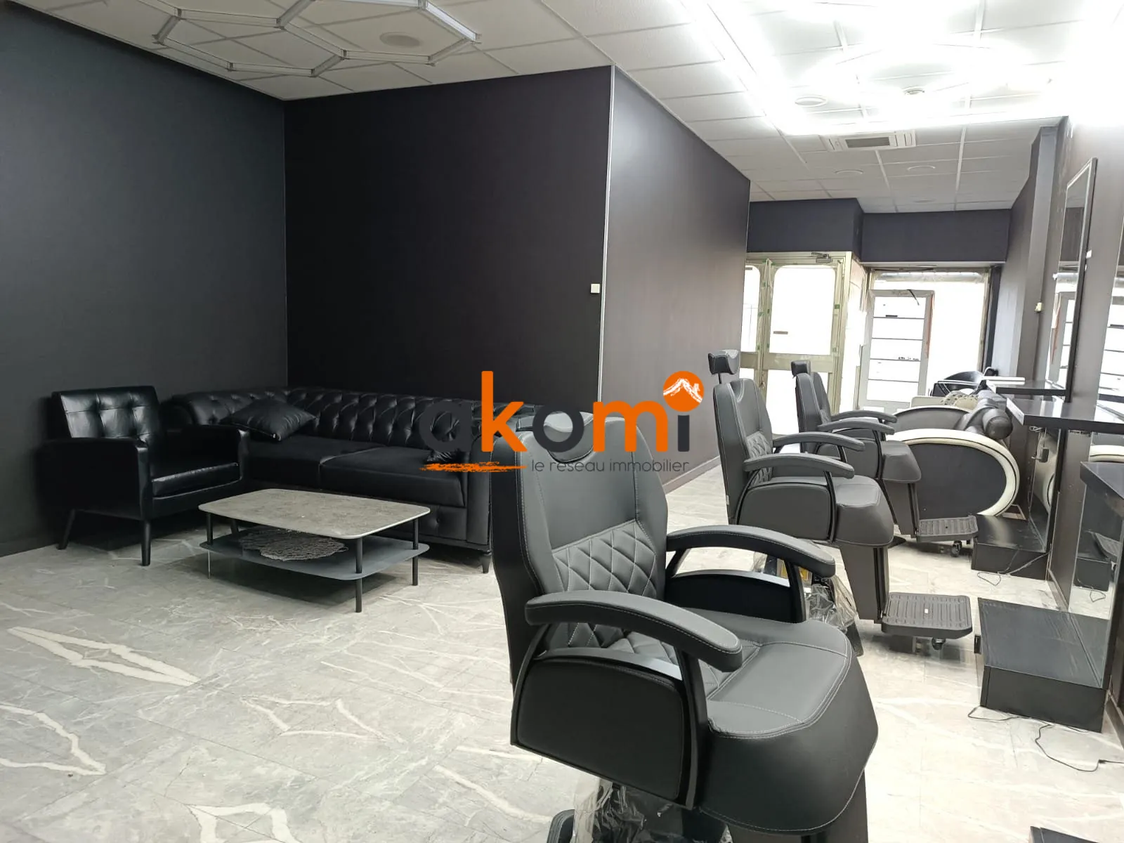 Salon de coiffure et institut de beauté à Mulhouse, emplacement premium, moderne et prêt à l'emploi 