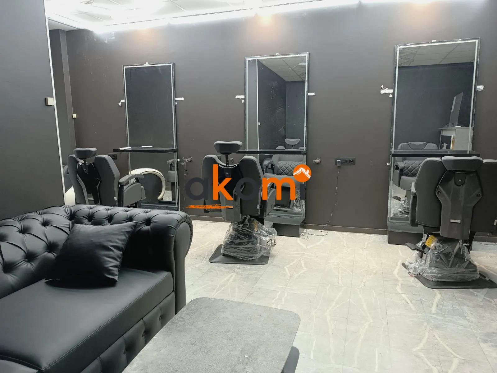 Salon de coiffure et institut de beauté à Mulhouse, emplacement premium, moderne et prêt à l'emploi 