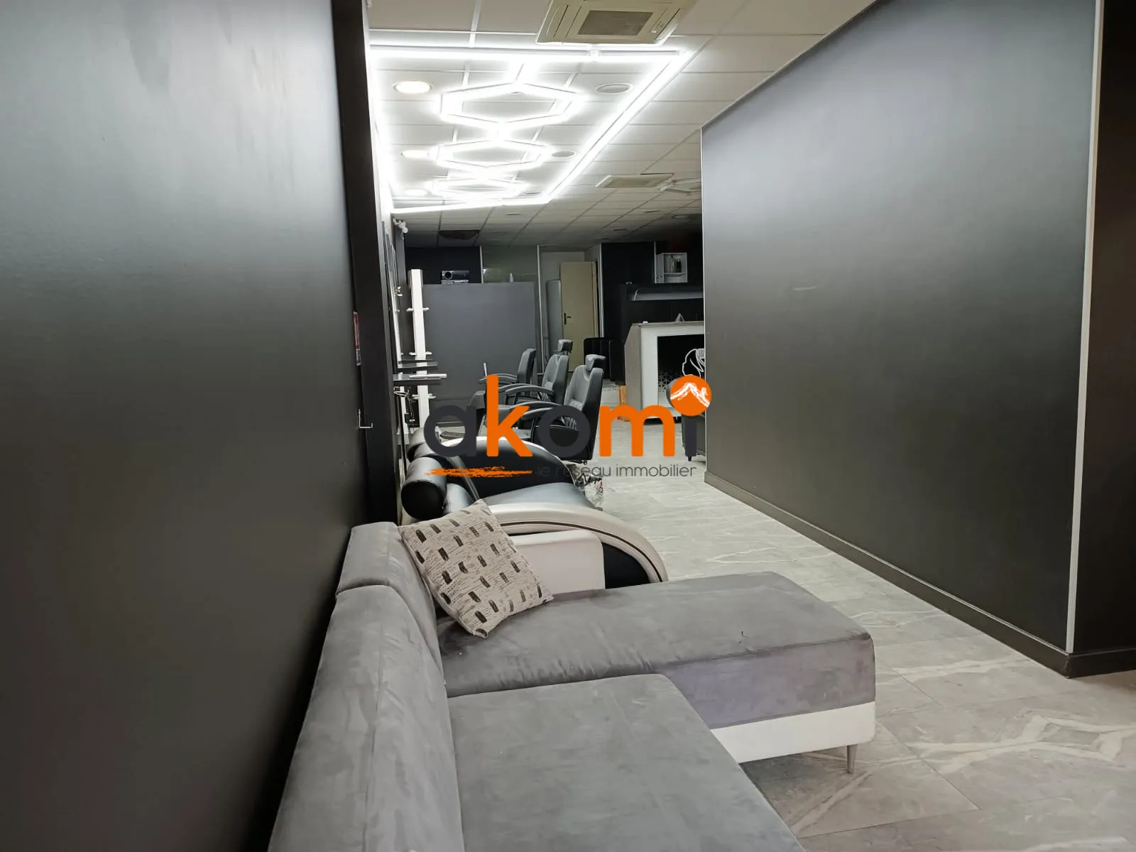 Salon de coiffure et institut de beauté à Mulhouse, emplacement premium, moderne et prêt à l'emploi 