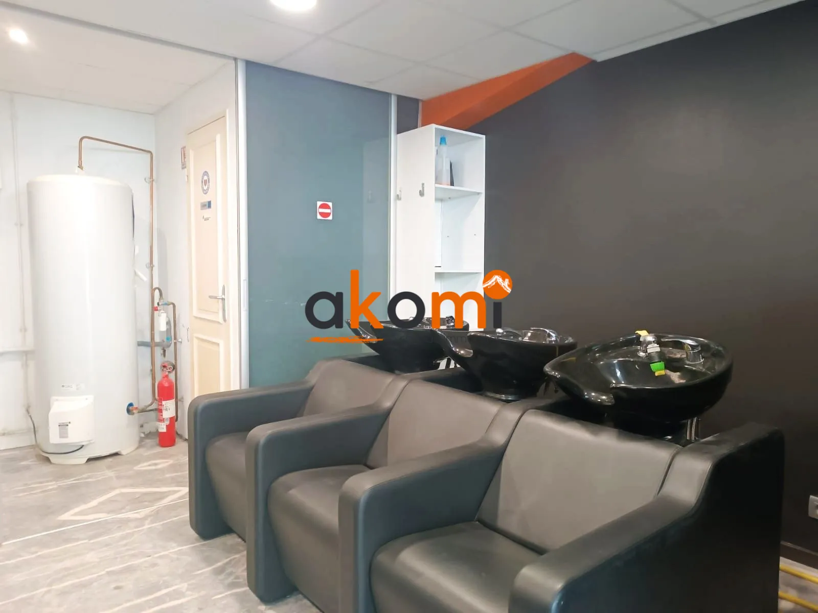 Salon de coiffure et institut de beauté à Mulhouse, emplacement premium, moderne et prêt à l'emploi 
