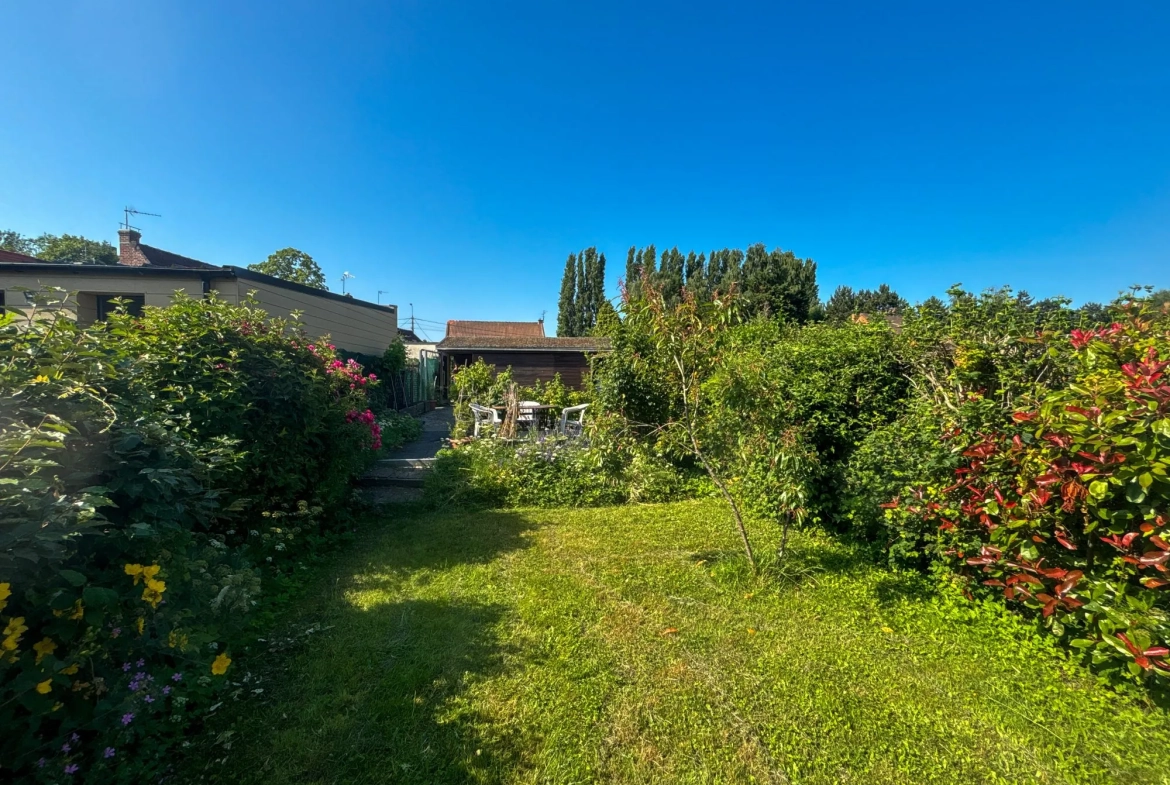 Maison de campagne à vendre à Hem avec jardin et garage 