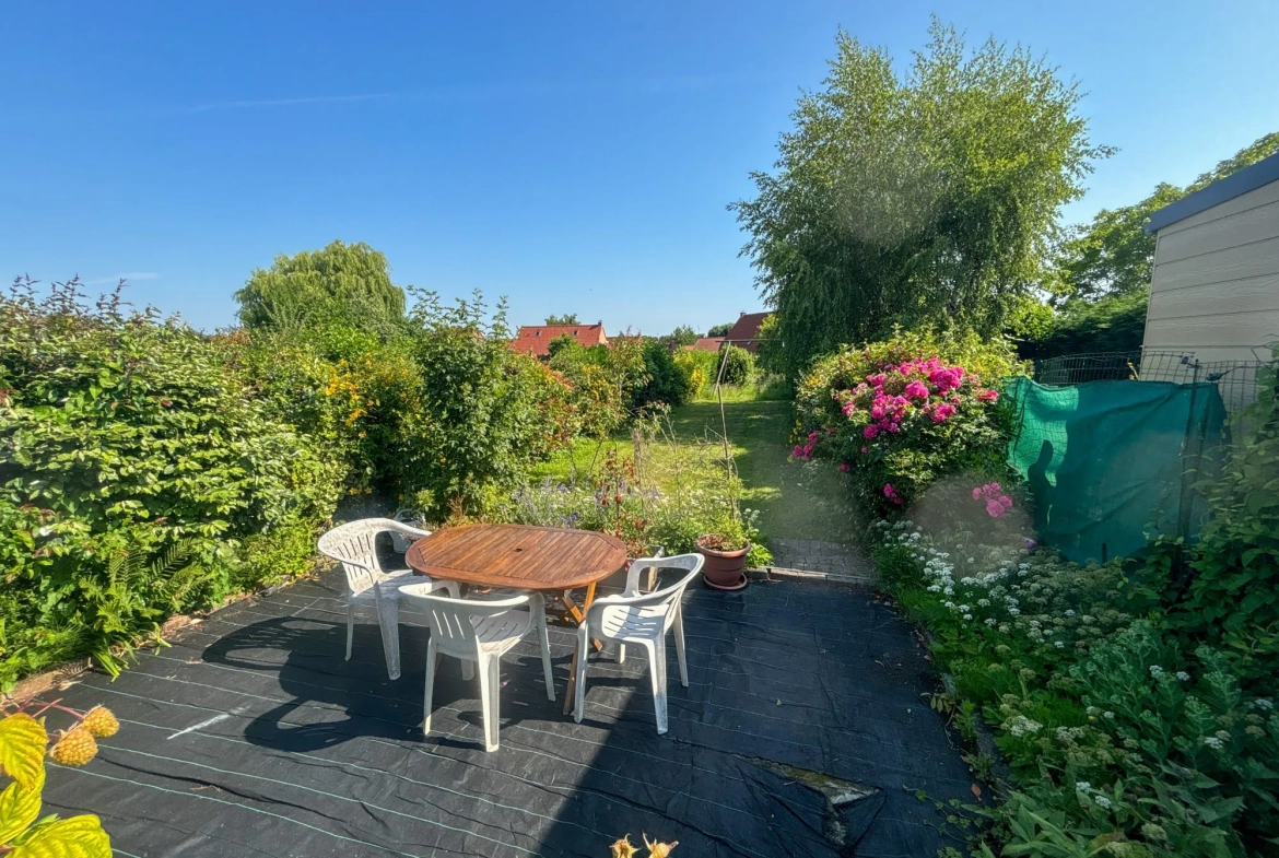 Maison de campagne à vendre à Hem avec jardin et garage 