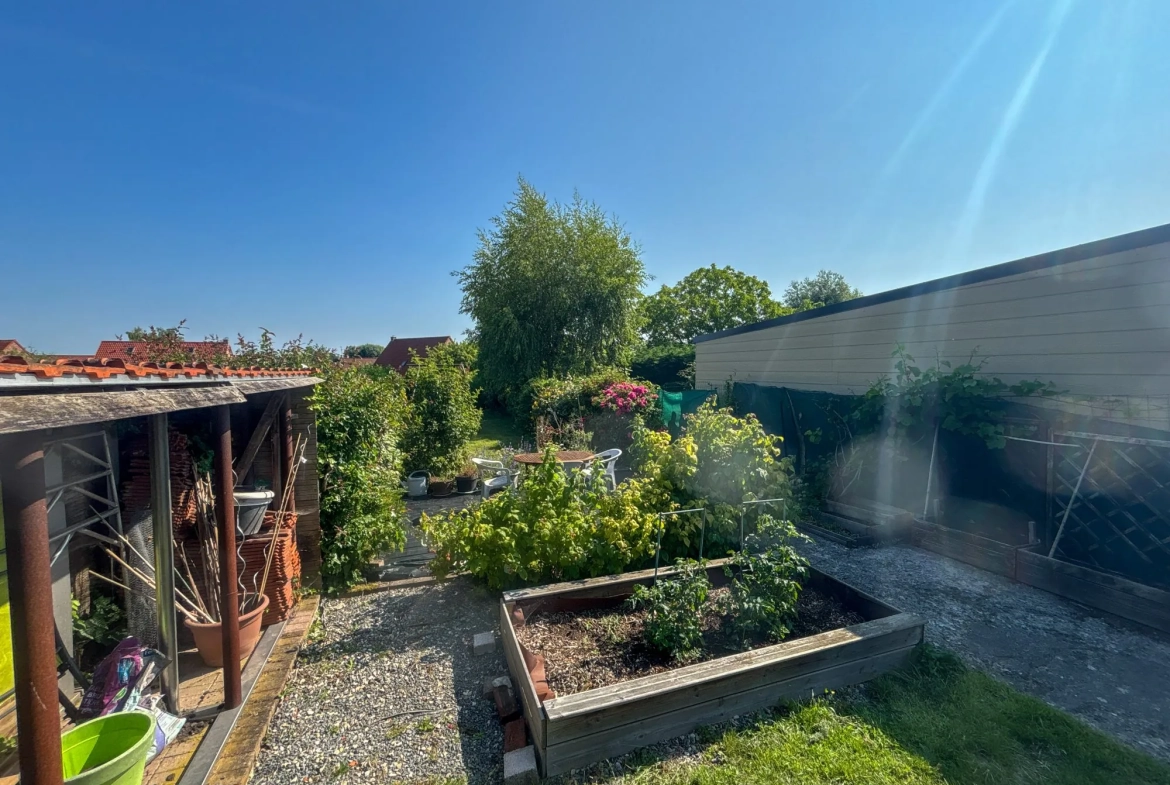 Maison de campagne à vendre à Hem avec jardin et garage 