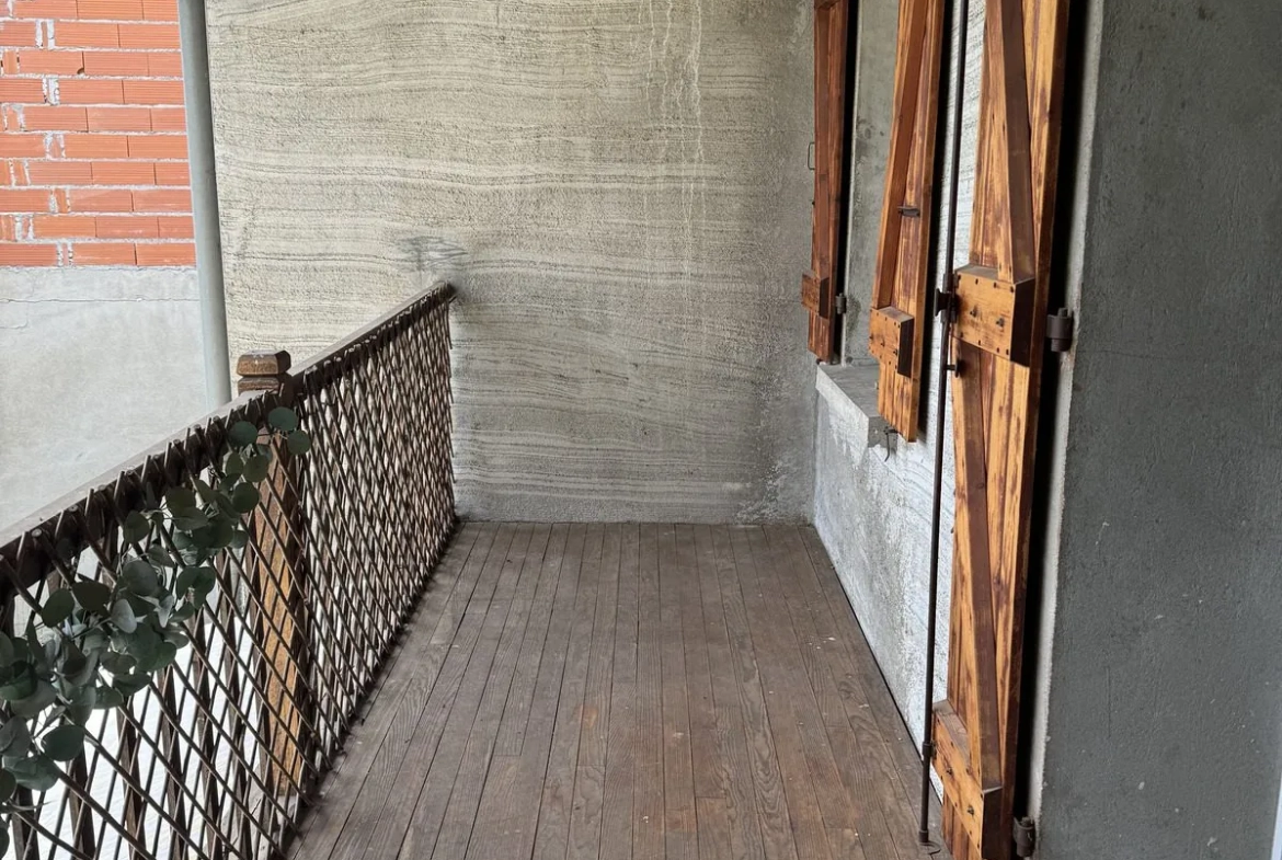 Maison mitoyenne à rénover de 91,18 m² à Marquefave – Proche commodités 