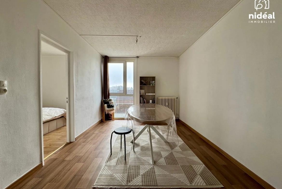 Appartement rénové de 66 m² avec balcon et garage à Maubeuge 