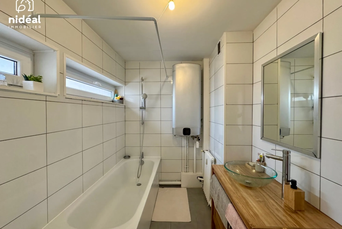 Appartement rénové de 66 m² avec balcon et garage à Maubeuge 