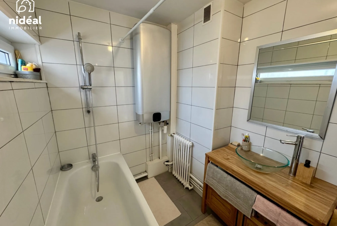 Appartement rénové de 66 m² avec balcon et garage à Maubeuge 