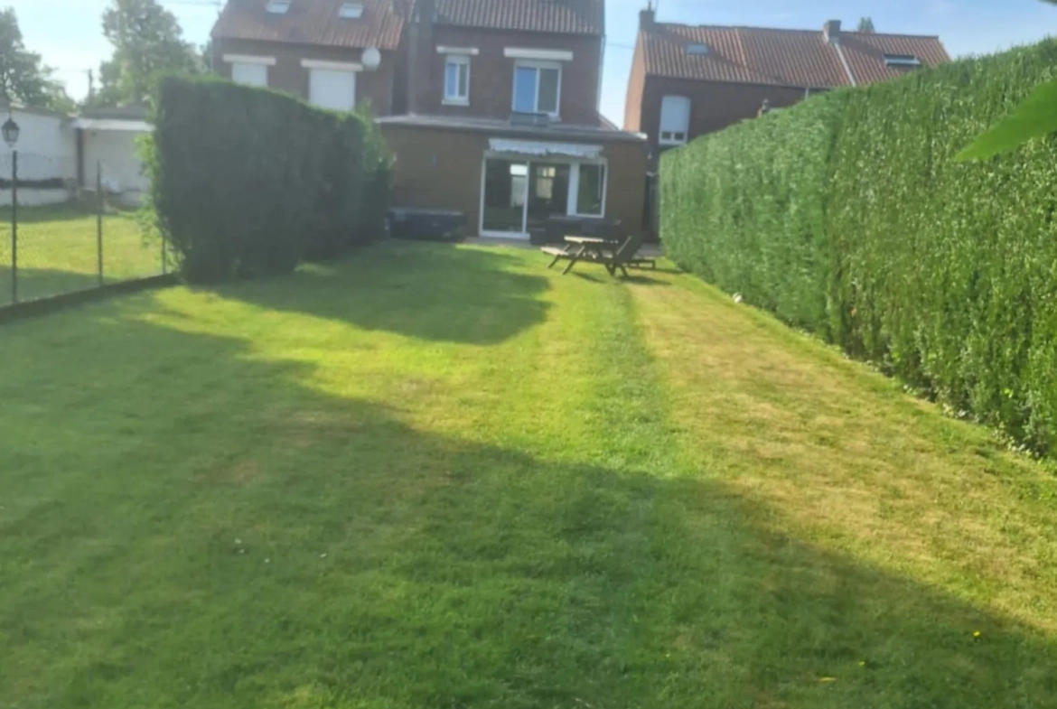 Charmante maison en pierre avec jardin et garage à Sainte Foy la Grande 