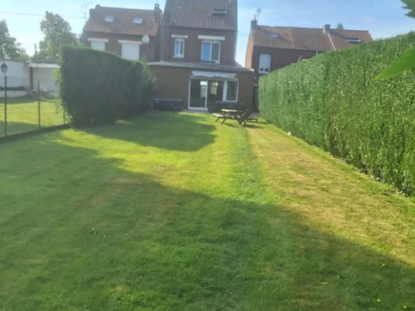 Charmante maison en pierre avec jardin et garage à Sainte Foy la Grande