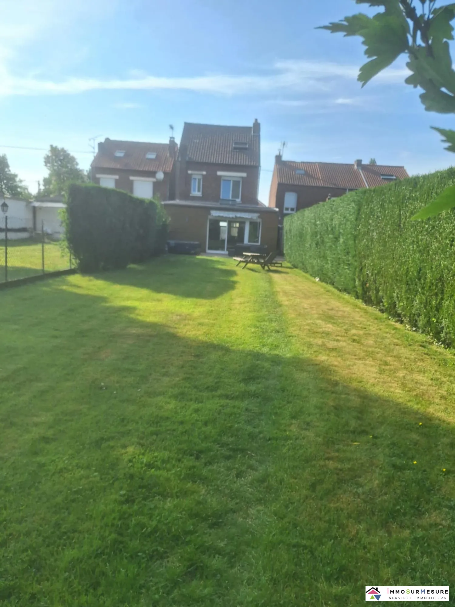 Charmante maison en pierre avec jardin et garage à Sainte Foy la Grande 