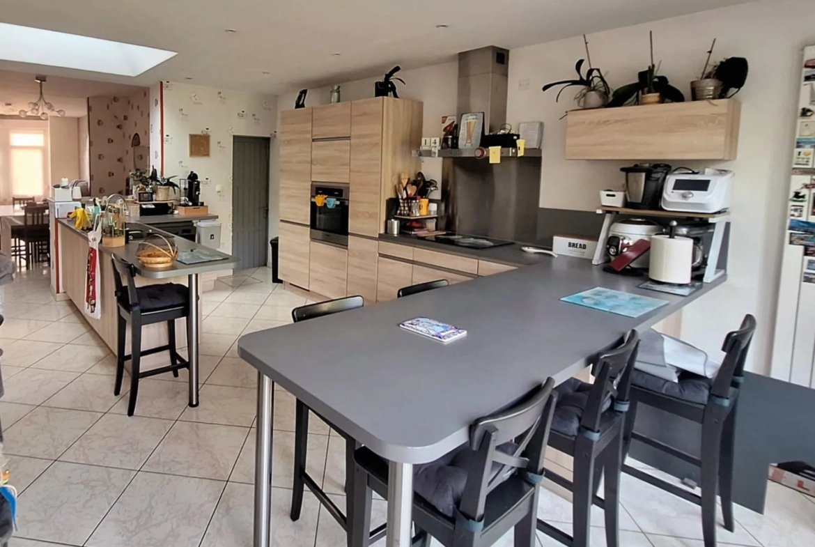 Charmante maison en pierre avec jardin et garage à Sainte Foy la Grande 