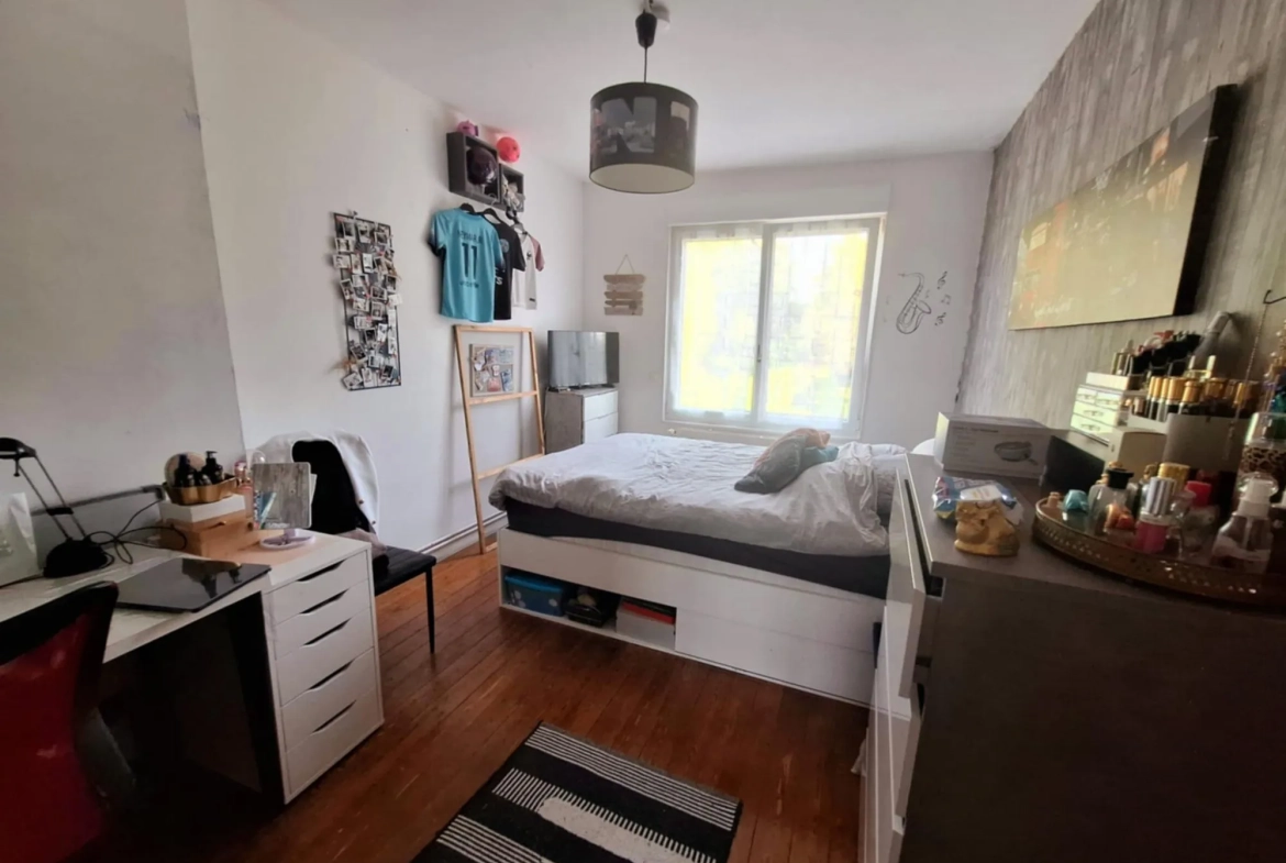 Charmante maison en pierre avec jardin et garage à Sainte Foy la Grande 