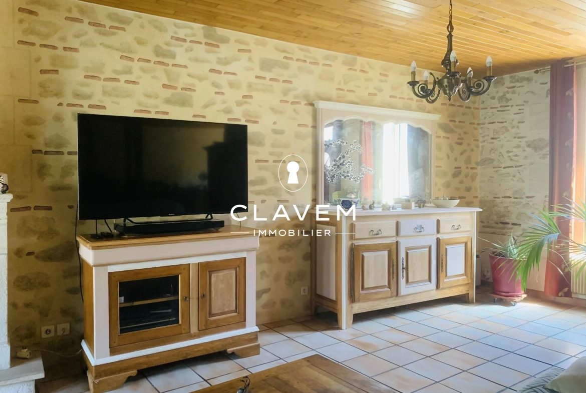 Charmante maison en pierre avec jardin et garage à Sainte Foy la Grande 