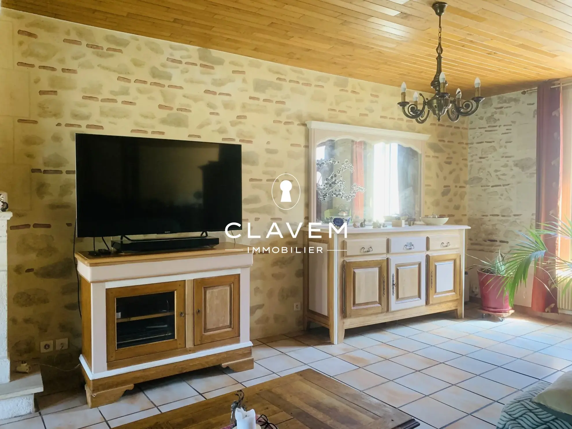 Charmante maison en pierre avec jardin et garage à Sainte Foy la Grande 