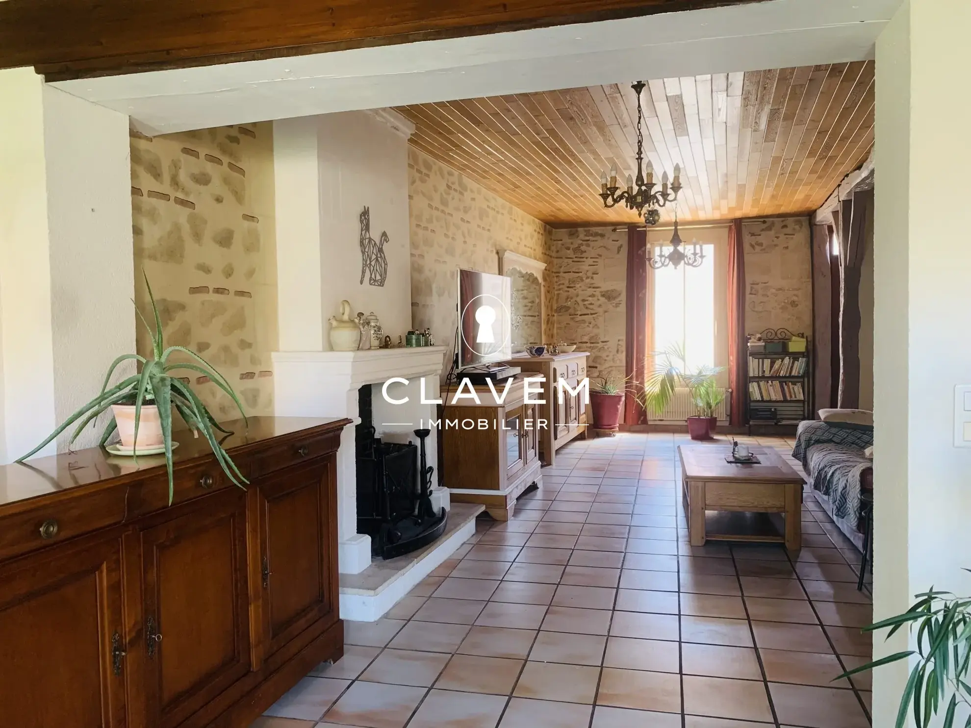 Charmante maison en pierre avec jardin et garage à Sainte Foy la Grande 