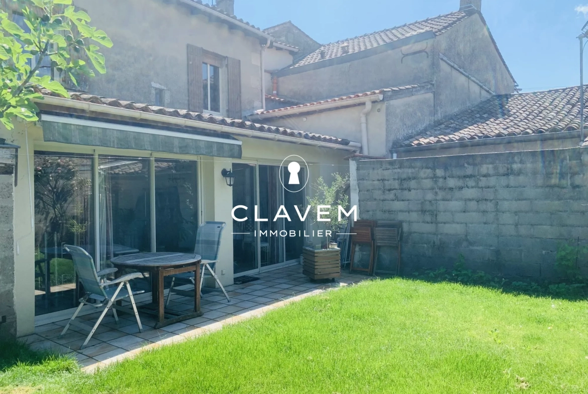 Charmante maison en pierre avec jardin et garage à Sainte Foy la Grande 