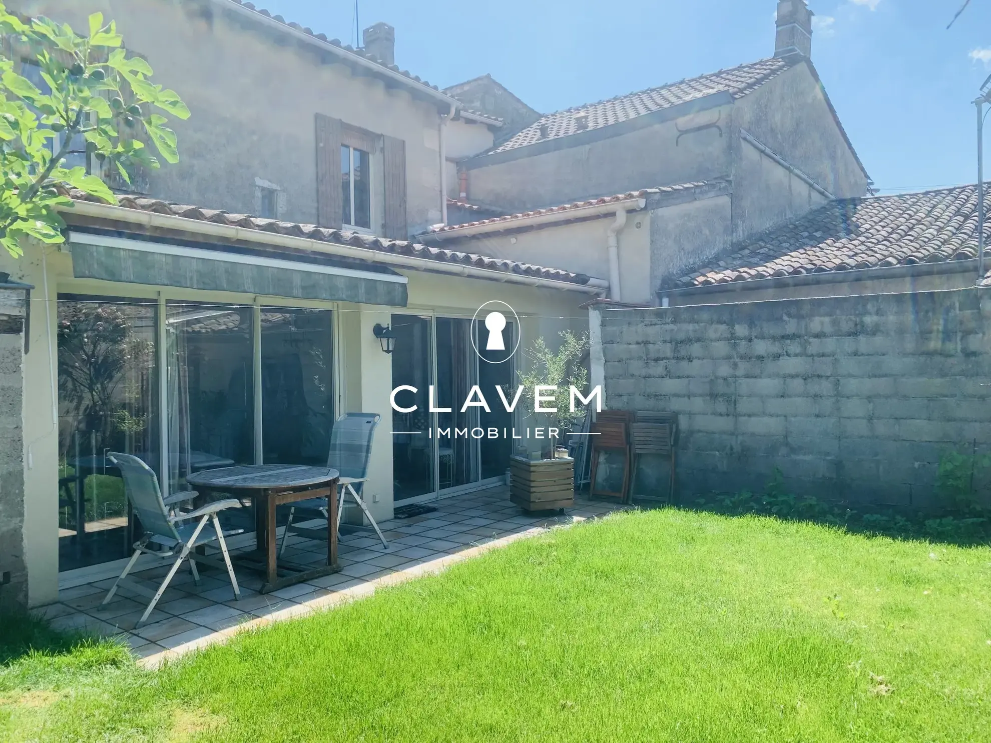 Charmante maison en pierre avec jardin et garage à Sainte Foy la Grande 