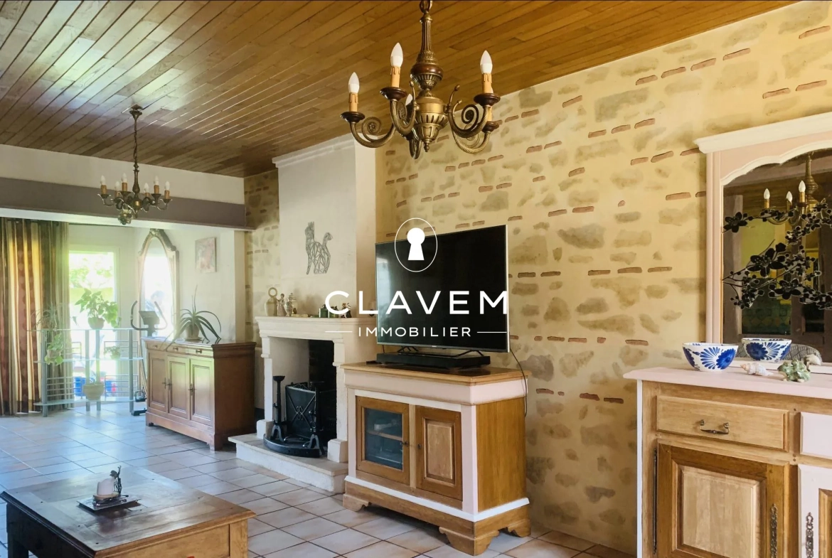 Charmante maison en pierre avec jardin et garage à Sainte Foy la Grande 