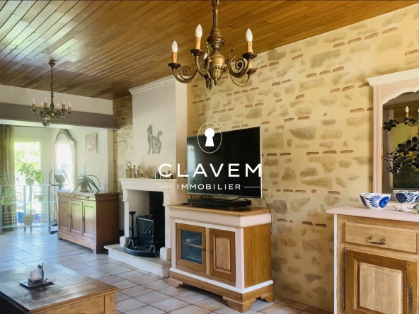 Charmante maison en pierre avec jardin et garage à Sainte Foy la Grande