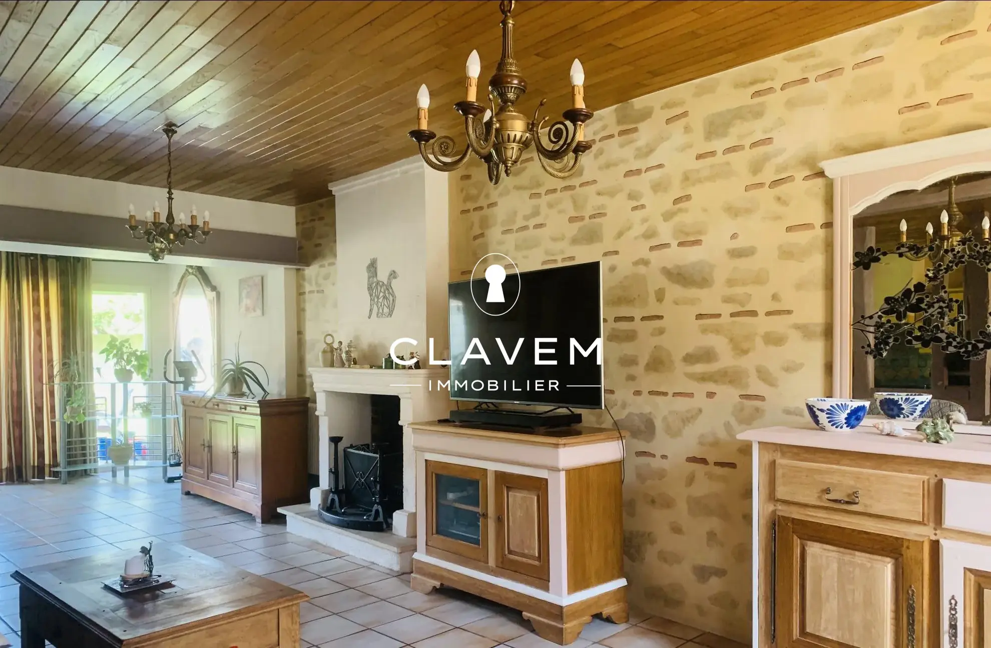 Charmante maison en pierre avec jardin et garage à Sainte Foy la Grande 