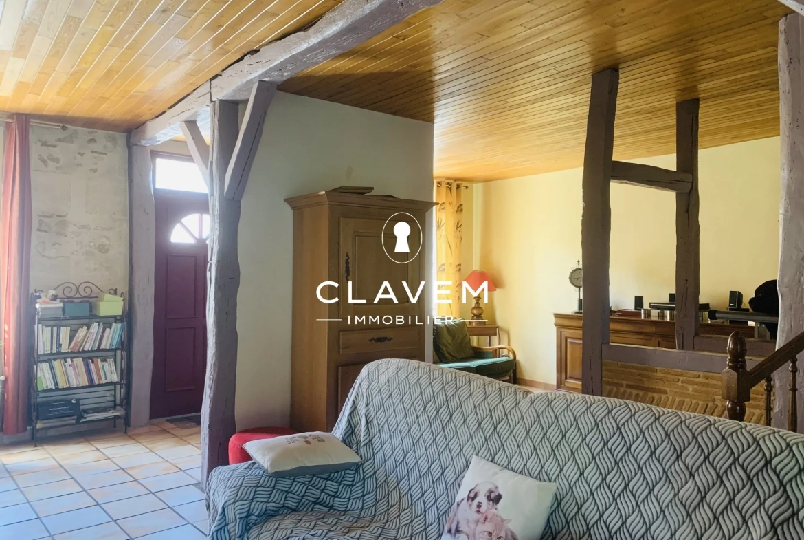 Charmante maison en pierre avec jardin et garage à Sainte Foy la Grande 