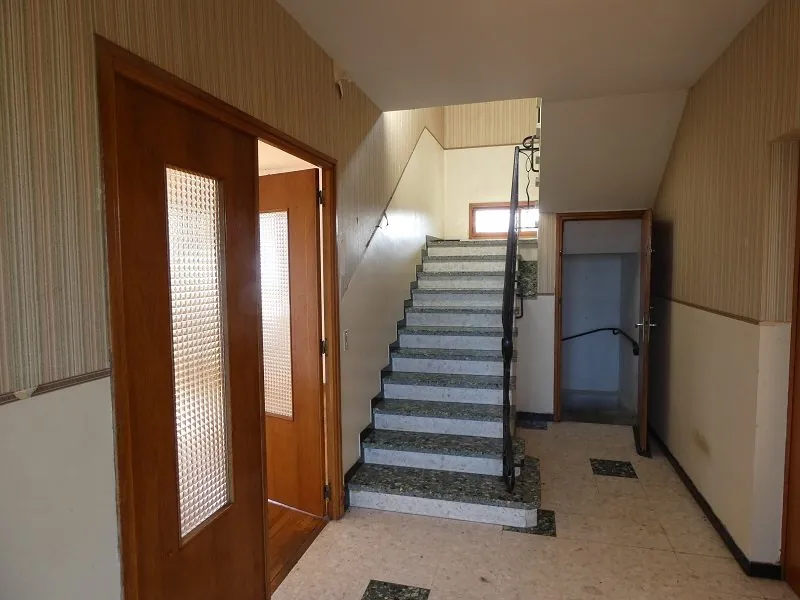 Maison à rénover avec grand jardin et garage à Labarthe-Rivière 
