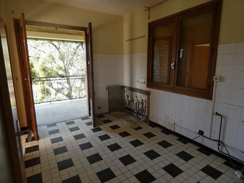 Maison à rénover avec grand jardin et garage à Labarthe-Rivière 