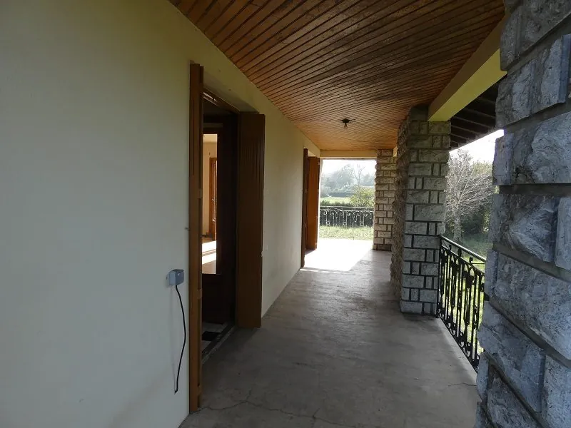 Maison à rénover avec grand jardin et garage à Labarthe-Rivière 