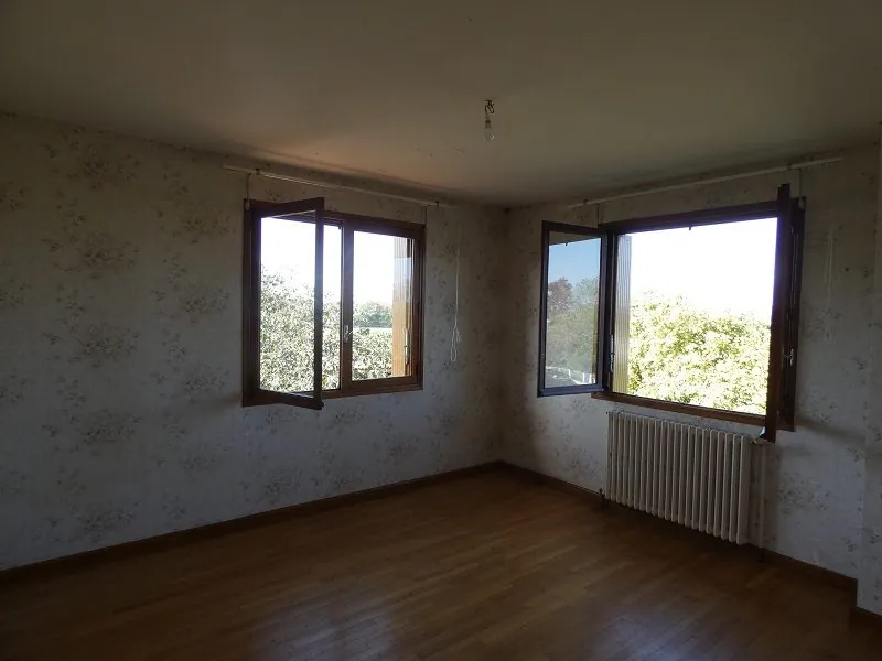 Maison à rénover avec grand jardin et garage à Labarthe-Rivière 