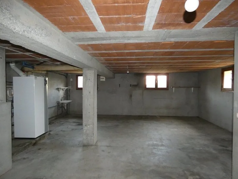 Maison à rénover avec grand jardin et garage à Labarthe-Rivière 