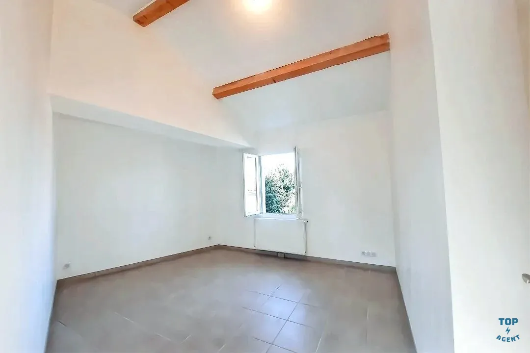Maison mitoyenne rénovée de 208 m² avec 4 chambres et garage à Châteaucreux, Saint-Étienne 