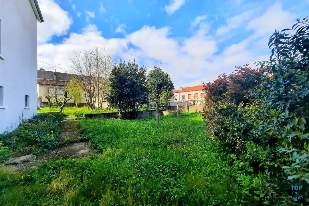 Maison mitoyenne rénovée de 208 m² avec 4 chambres et garage à Châteaucreux, Saint-Étienne 