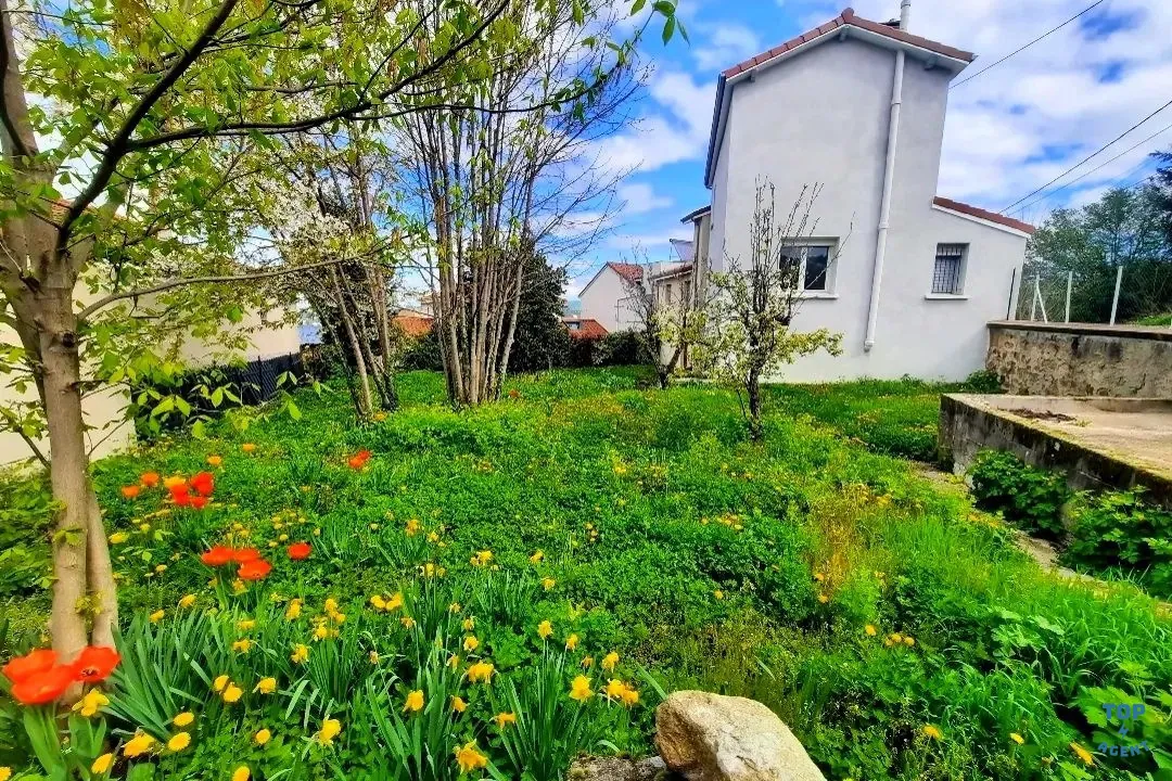 Maison mitoyenne rénovée de 208 m² avec 4 chambres et garage à Châteaucreux, Saint-Étienne 