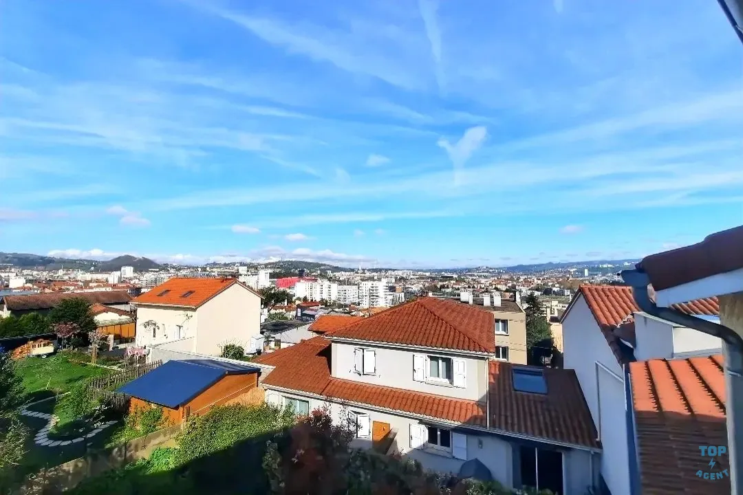 Maison mitoyenne rénovée de 208 m² avec 4 chambres et garage à Châteaucreux, Saint-Étienne 