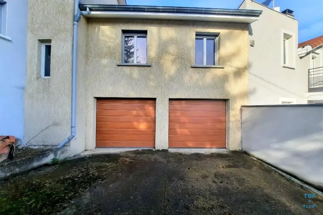 Maison mitoyenne rénovée de 208 m² avec 4 chambres et garage à Châteaucreux, Saint-Étienne 