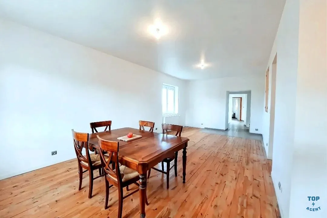 Maison mitoyenne rénovée de 208 m² avec 4 chambres et garage à Châteaucreux, Saint-Étienne 