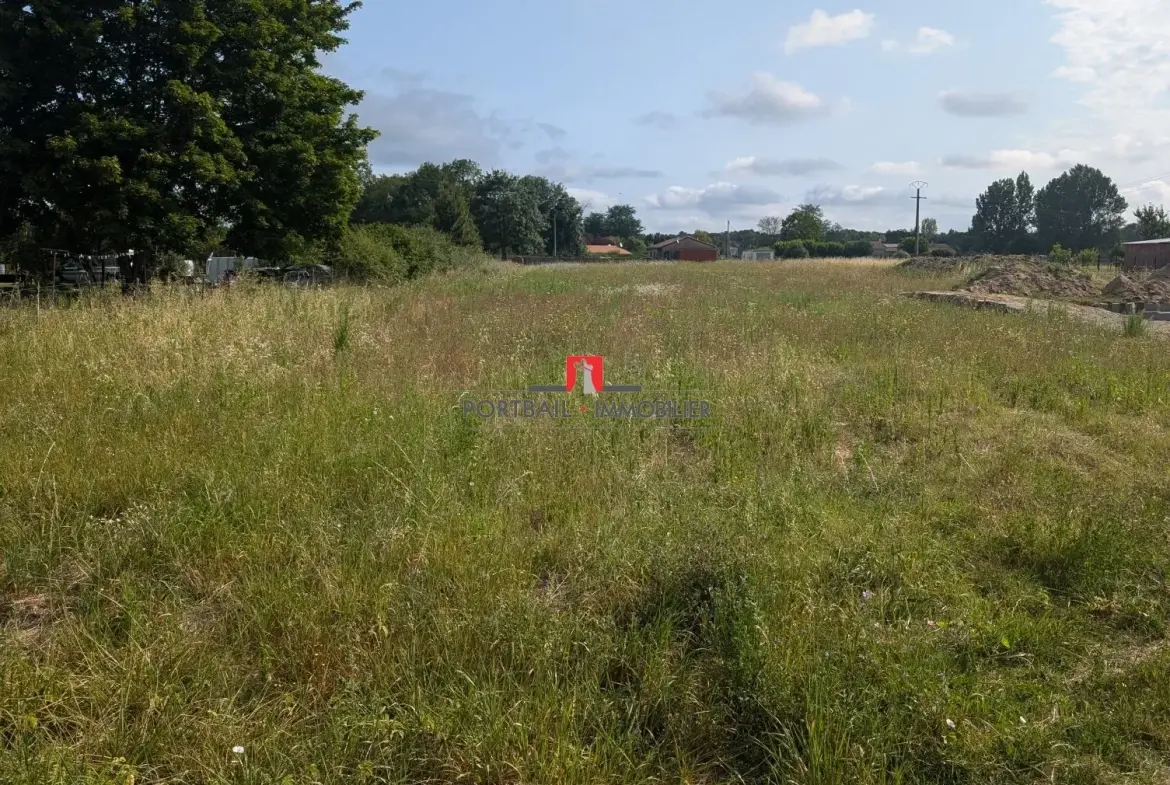 Terrain constructible de 997 m² à Blaye proche D137 