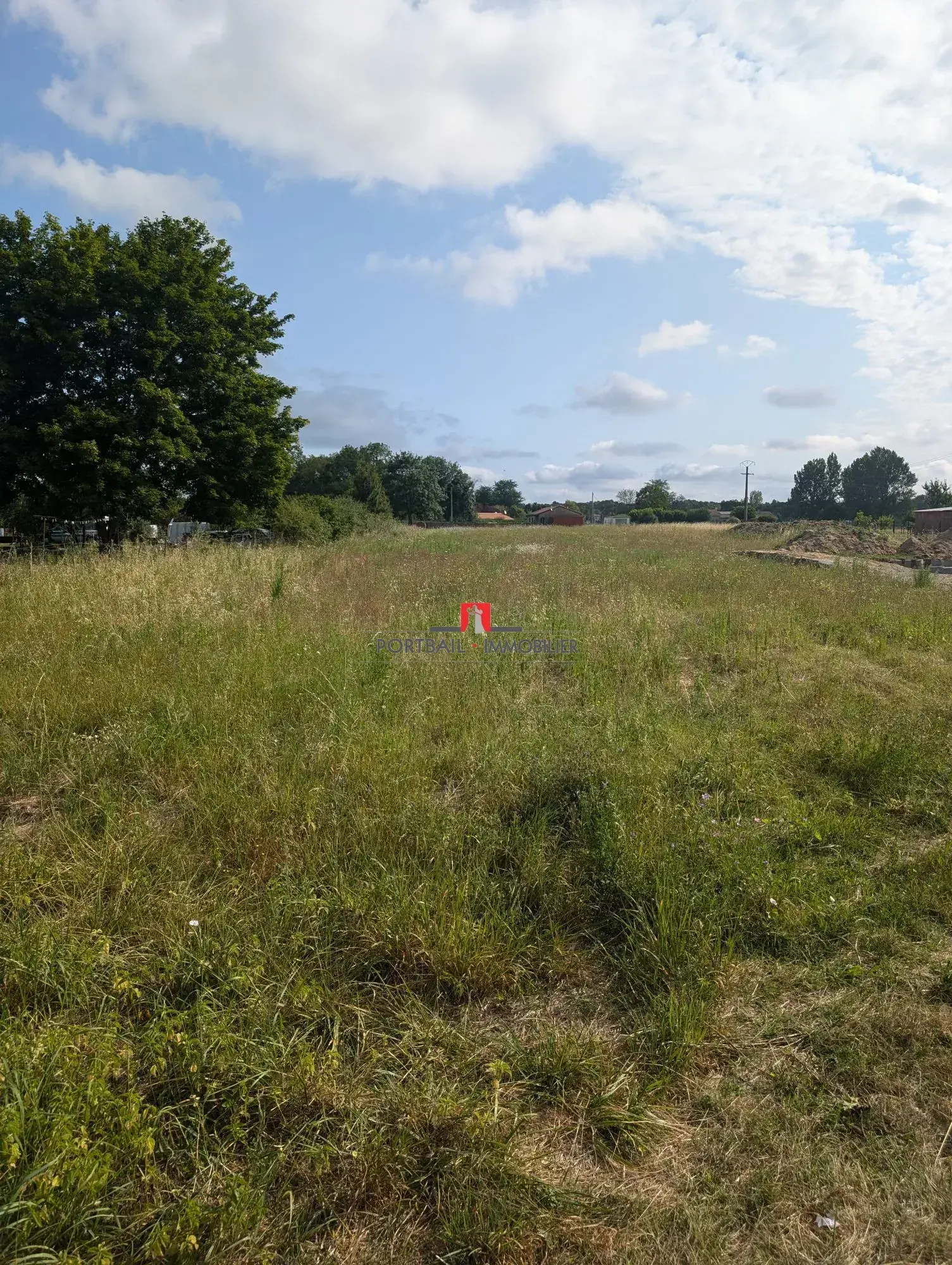 Terrain constructible de 997 m² à Blaye proche D137 