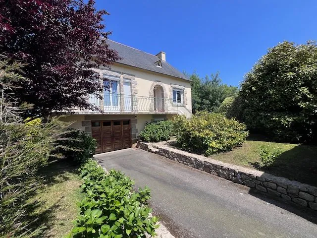 Maison familiale à Quessoy centre bourg - 115 m² avec sous-sol et potentiel d'aménagement 
