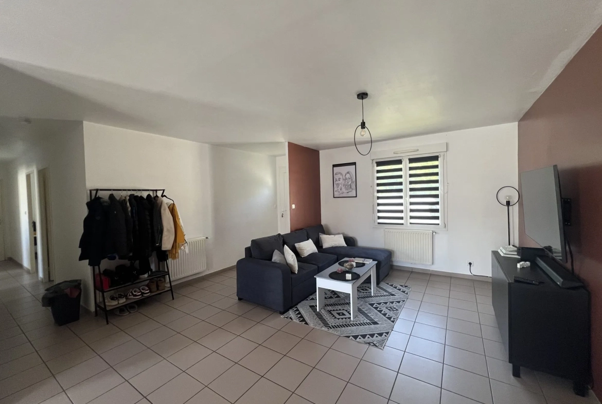 Maison à vendre à Divion - 88 m², 3 chambres, terrasse, proche commodités 