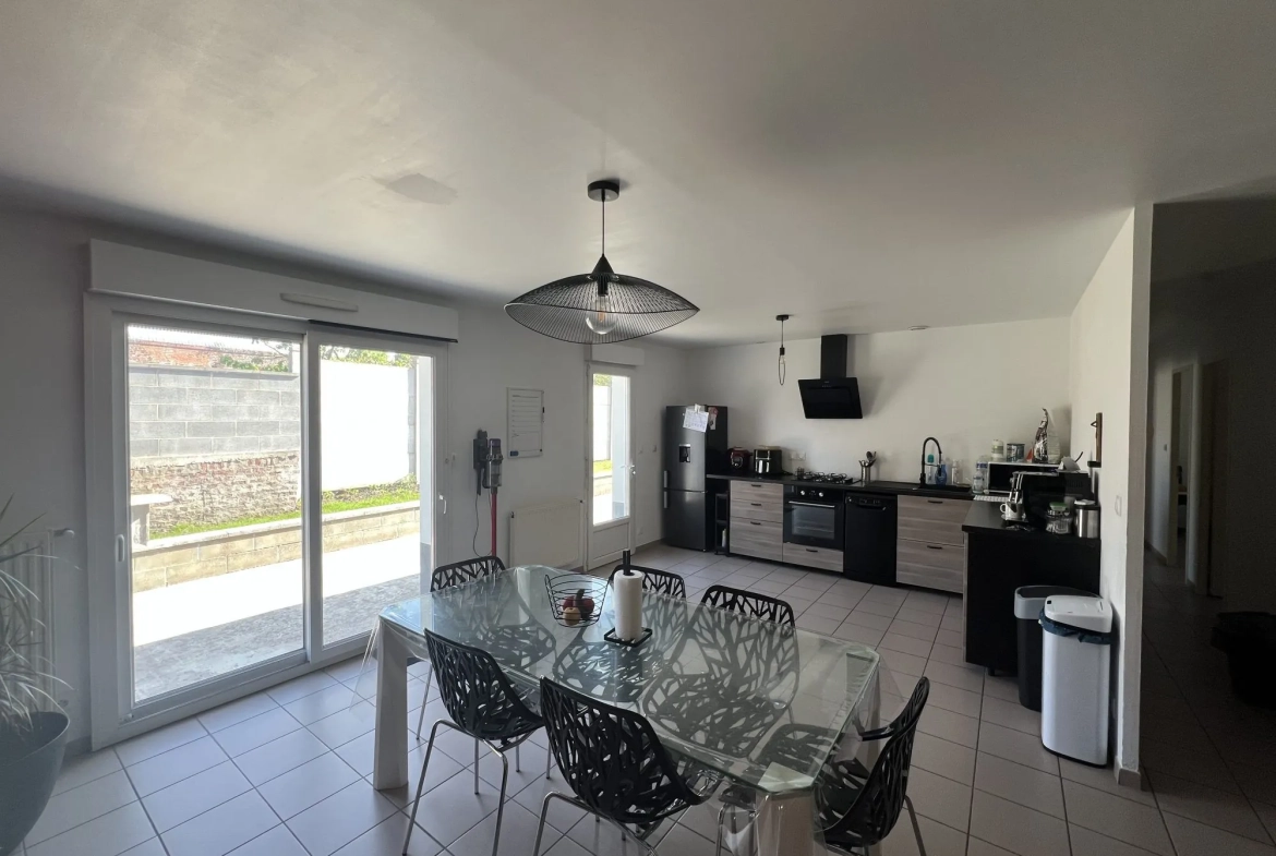 Maison à vendre à Divion - 88 m², 3 chambres, terrasse, proche commodités 