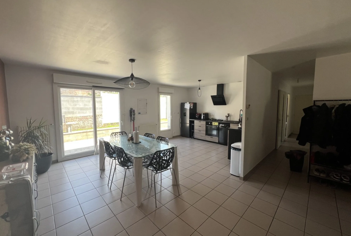 Maison à vendre à Divion - 88 m², 3 chambres, terrasse, proche commodités 