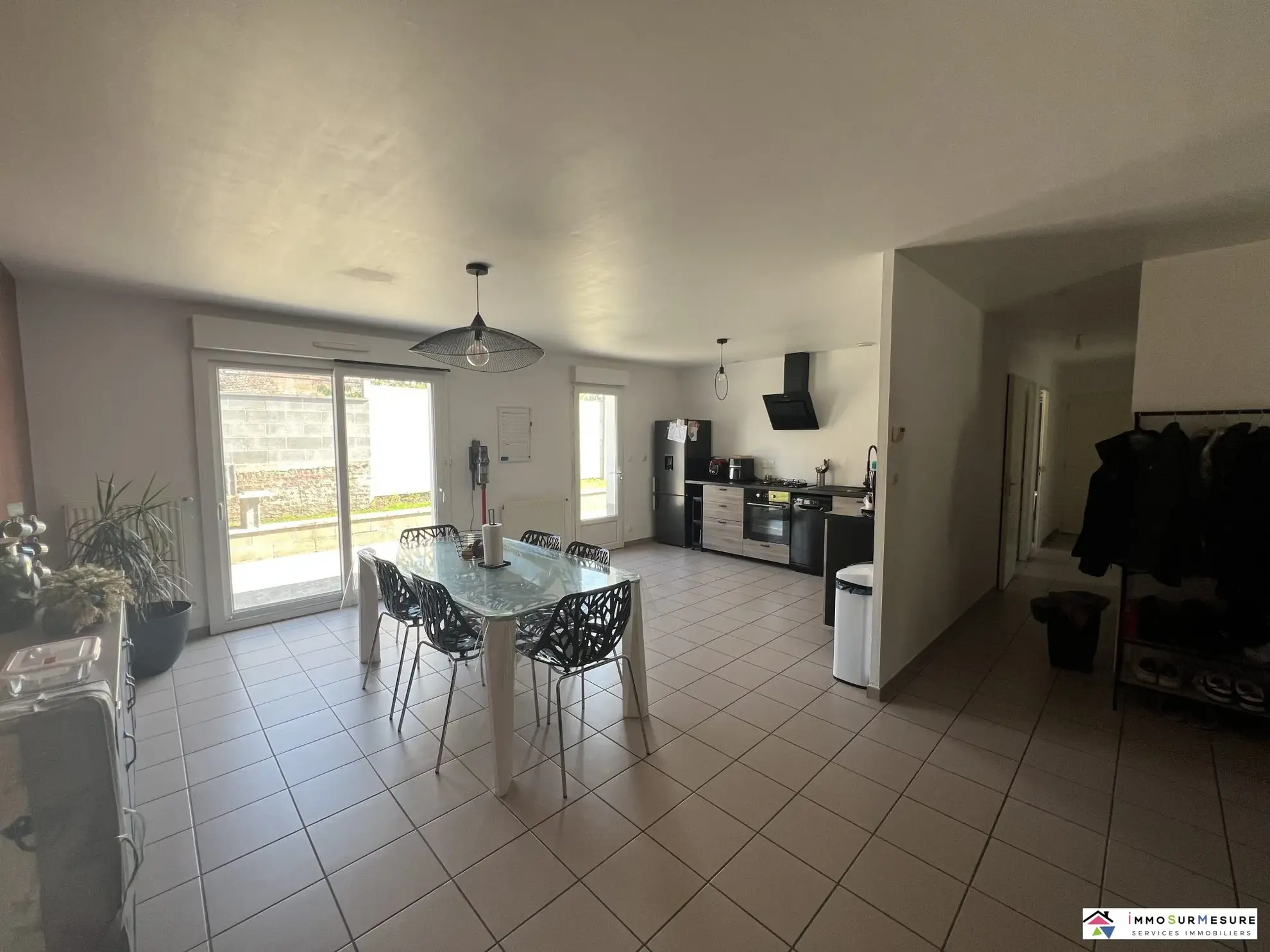 Maison à vendre à Divion - 88 m², 3 chambres, terrasse, proche commodités 