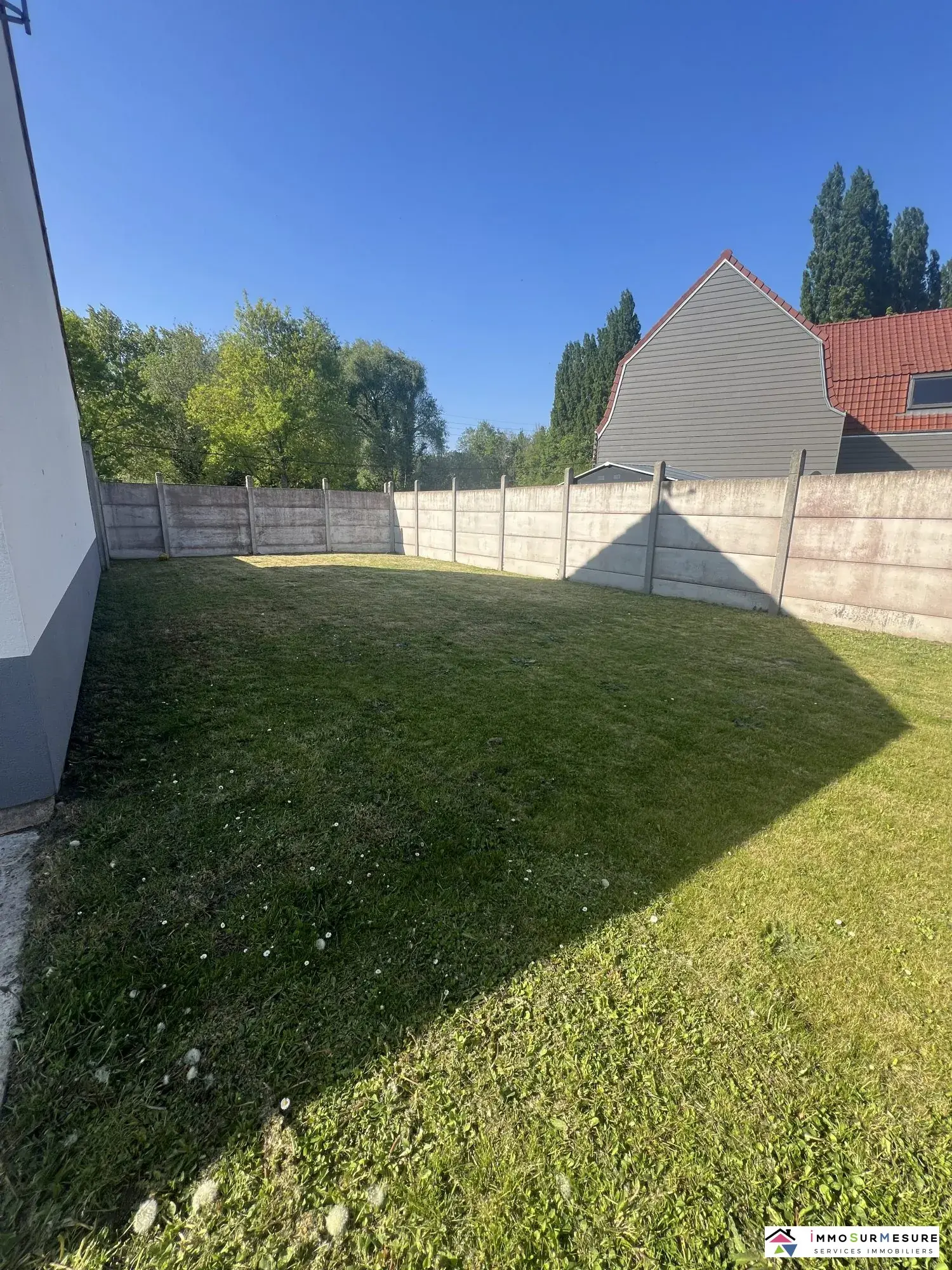 Maison à vendre à Divion - 88 m², 3 chambres, terrasse, proche commodités 