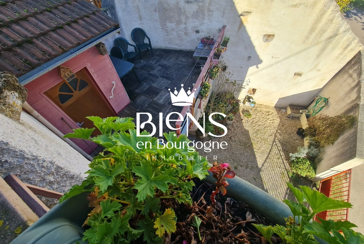 Magnifique maison de campagne avec terrasse et cave à Vauchignon en Bourgogne 