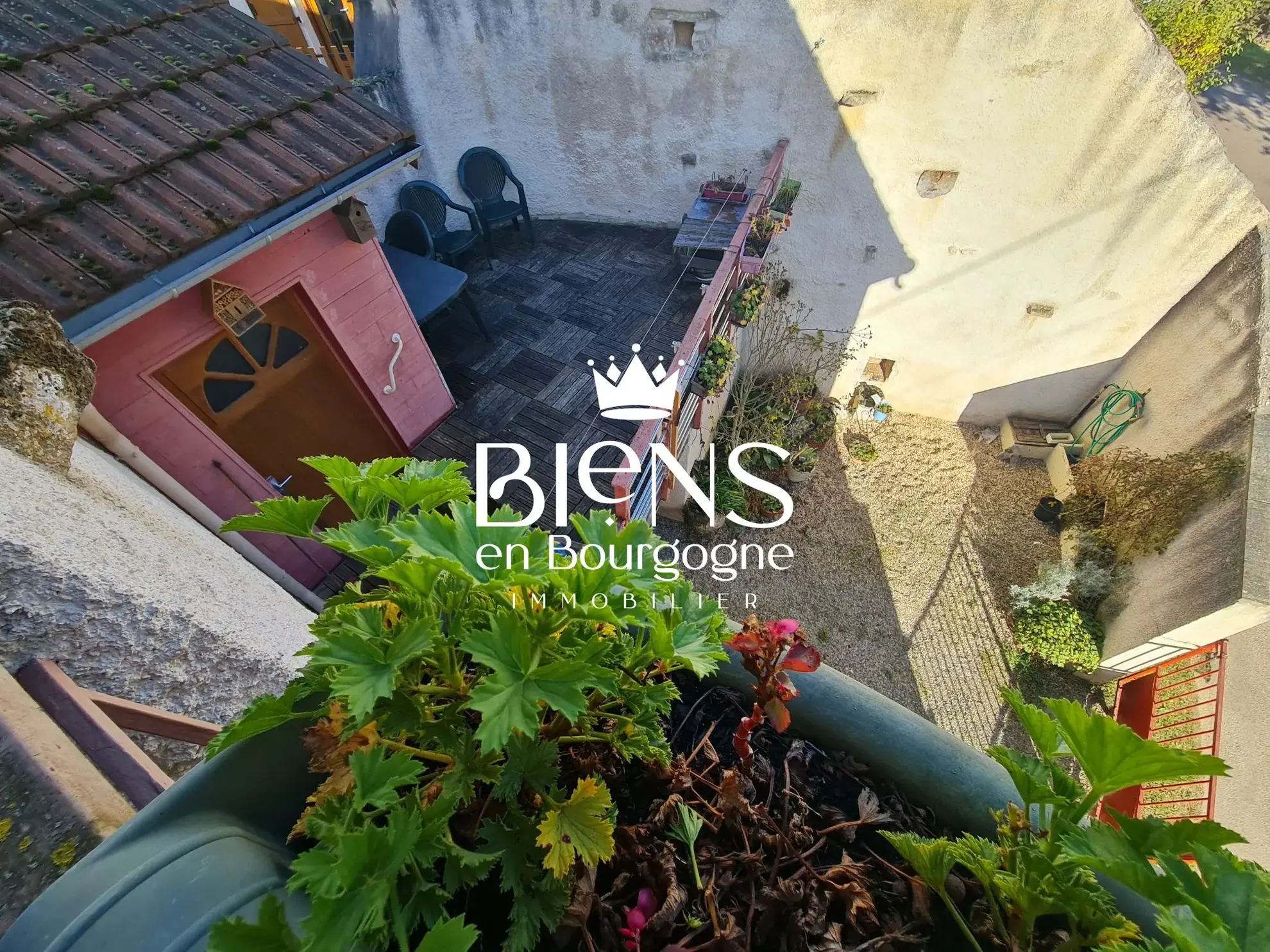 Magnifique maison de campagne avec terrasse et cave à Vauchignon en Bourgogne 
