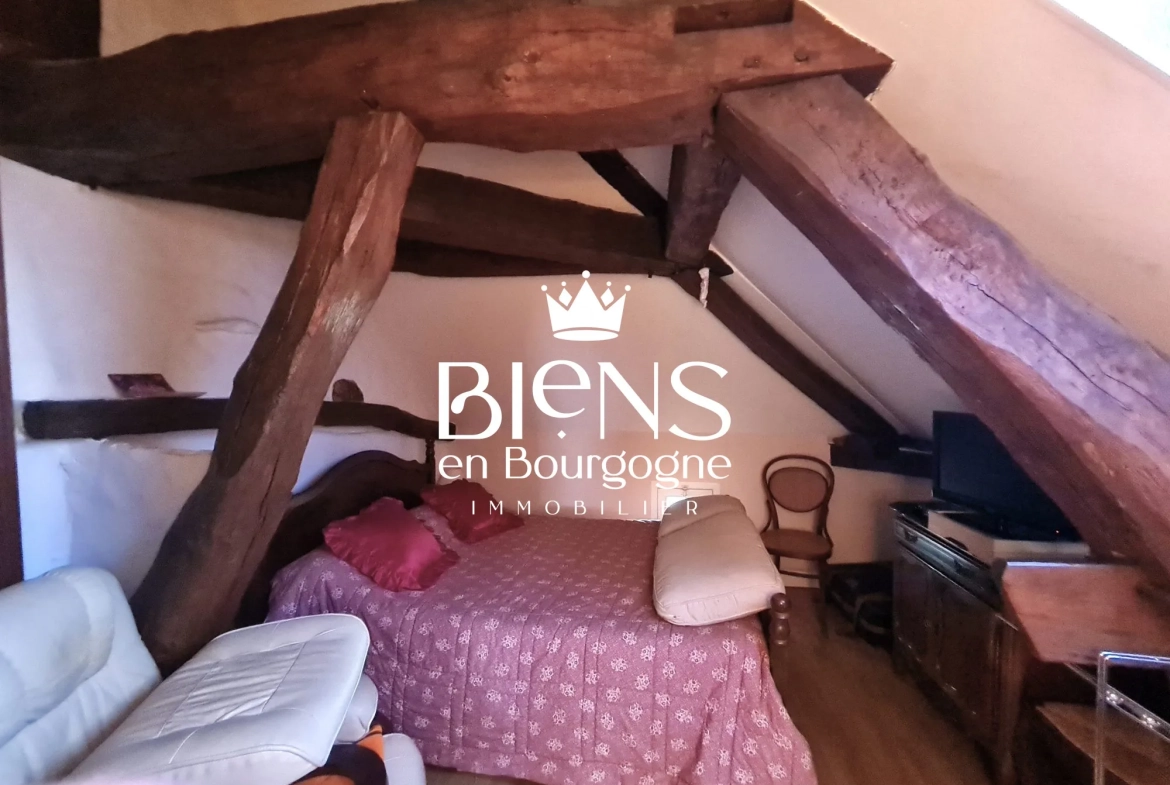 Magnifique maison de campagne avec terrasse et cave à Vauchignon en Bourgogne 