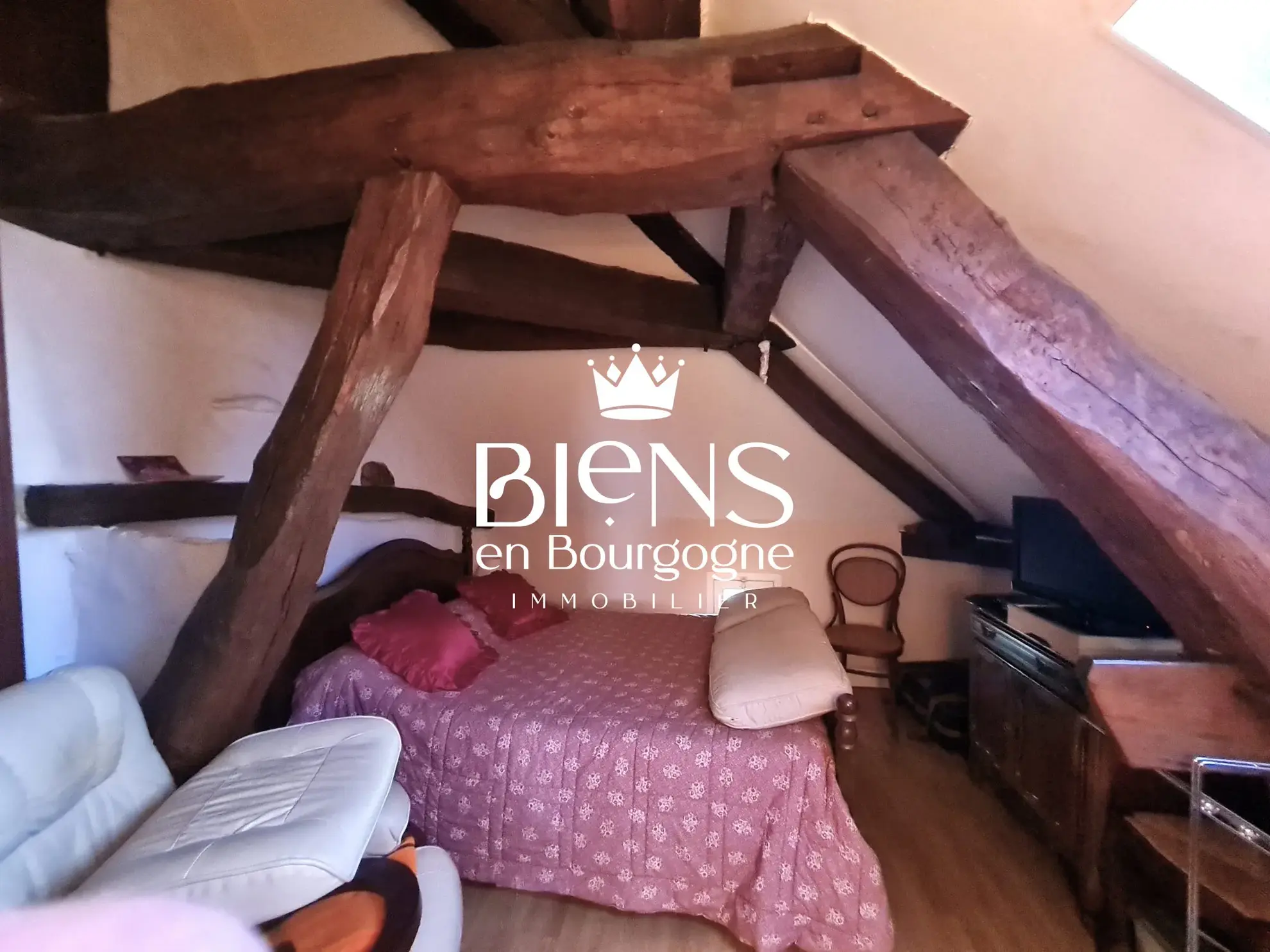 Magnifique maison de campagne avec terrasse et cave à Vauchignon en Bourgogne 